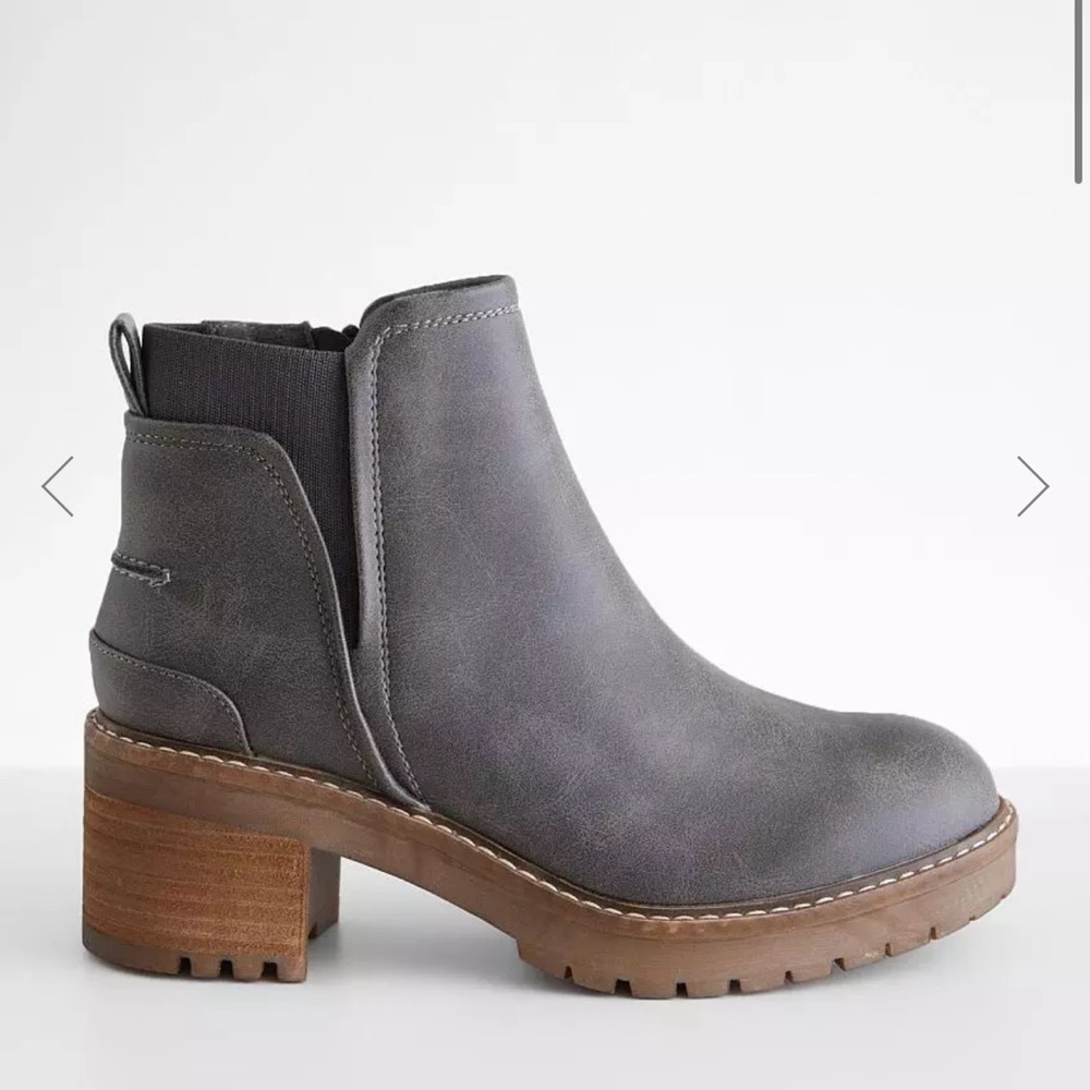 Women’s gray bullboxer b52 lug sole boot size 10